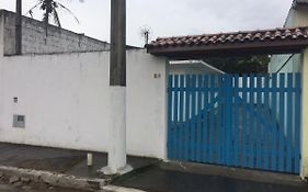 Casa com Amplo quintal no Canto do Mar